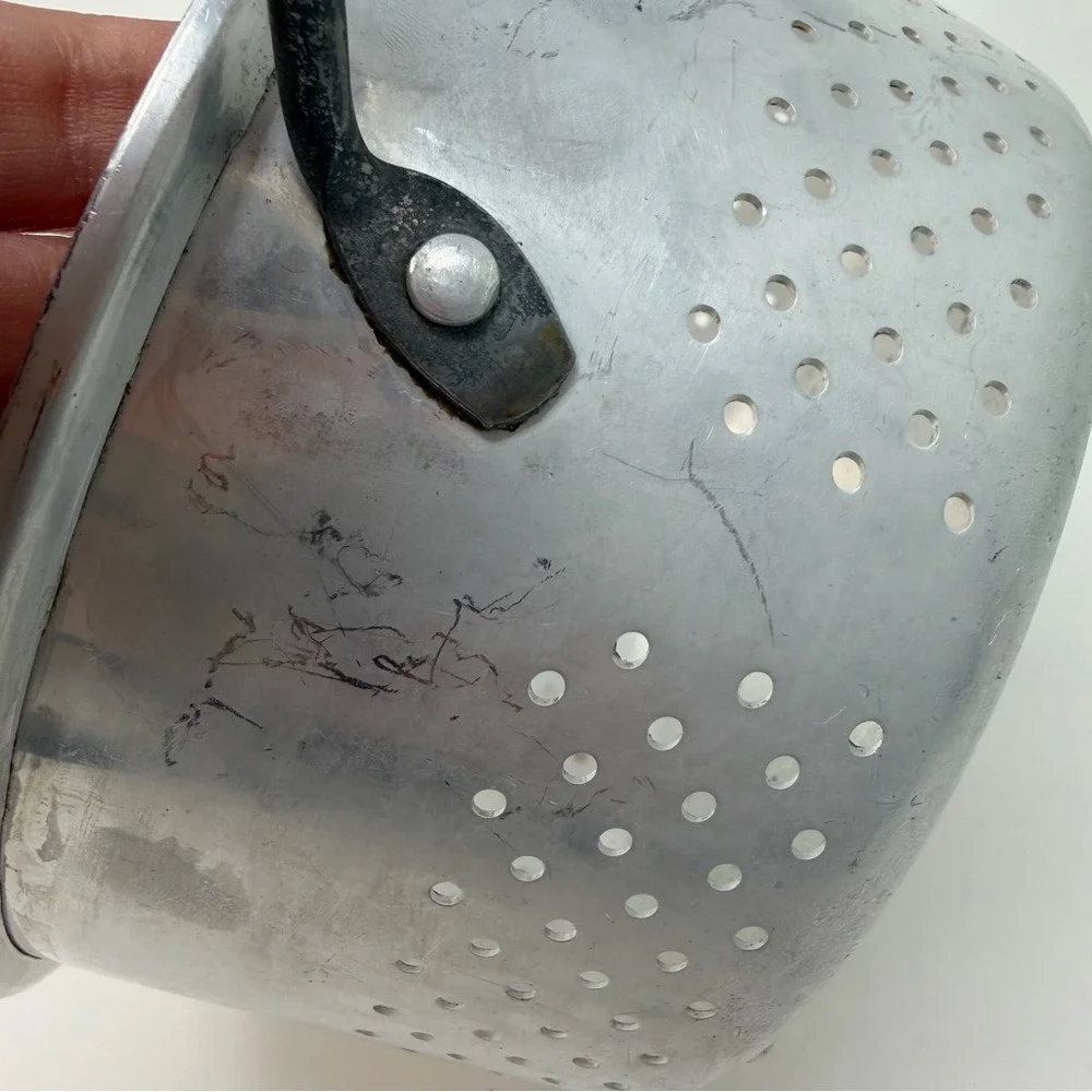 DO NOT PURCHASEVintage Royal Chef Aluminum Colander USA Strainer Farmhouse Rusti